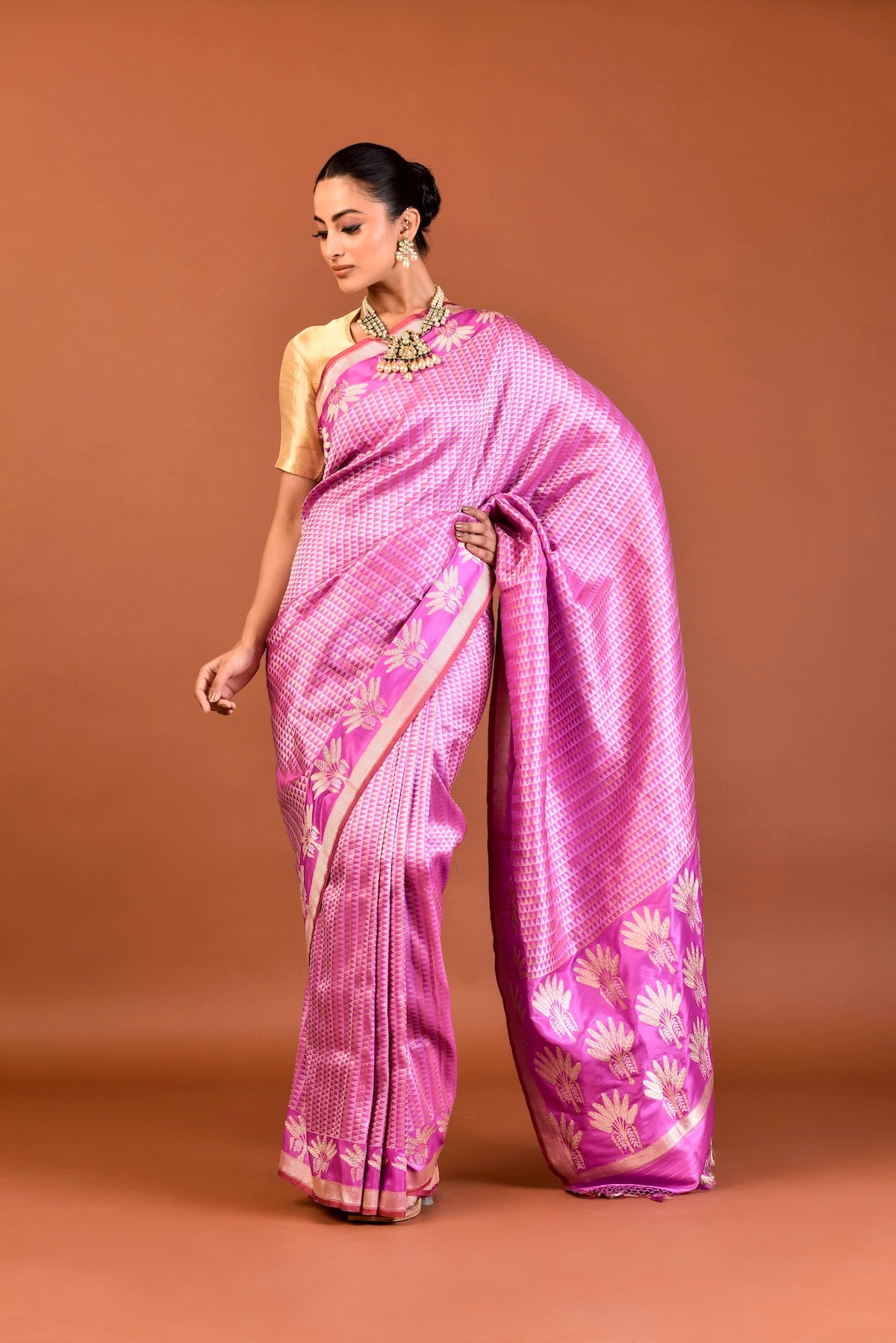Banaras Katan Silk Banana Tree Palla Broder Triangle All-Over Saree - Magenta