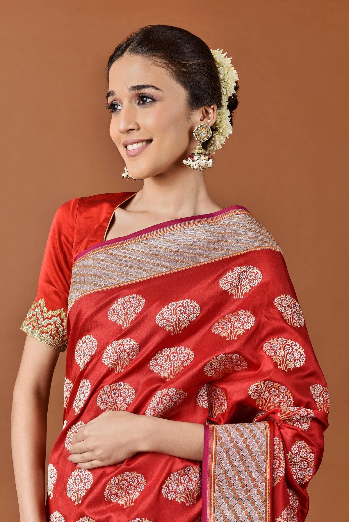 Banaras Silk Guldasta Buti Embroidery Saree