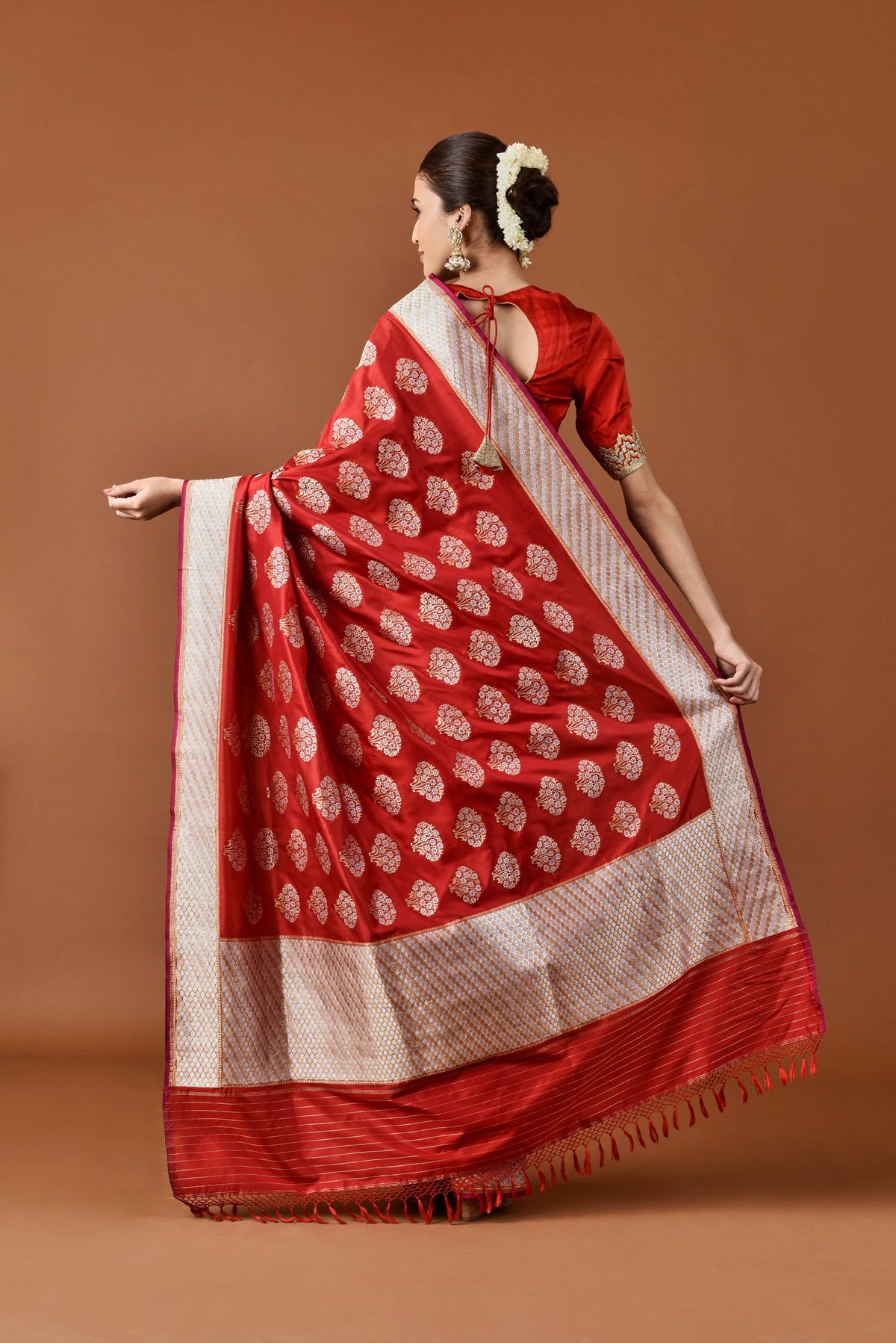 Banaras Silk Guldasta Buti Embroidery Saree