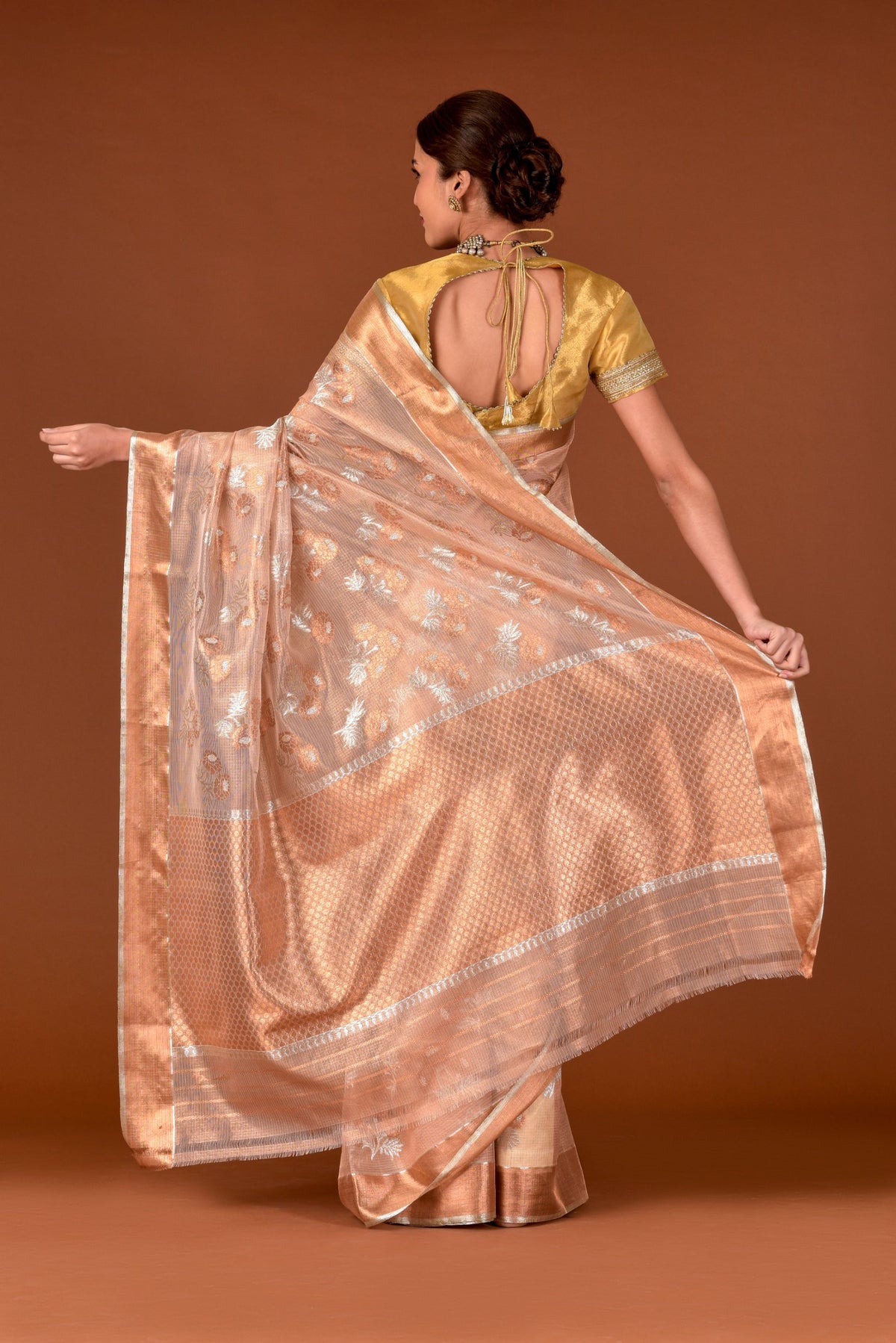Kota Tissue Saree – Peach | Mehak All-Over Silver & Gold Floral Buti Weave | Lattice Zari Border & Pallu | Handwoven Luxury Festive Saree