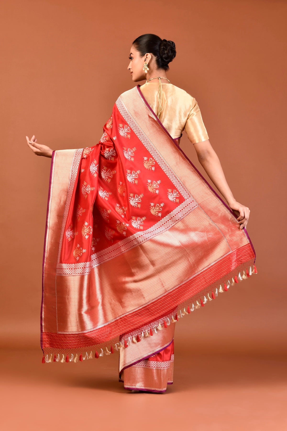 Banaras Katan Silk Lily Flower Buti Saree – Red