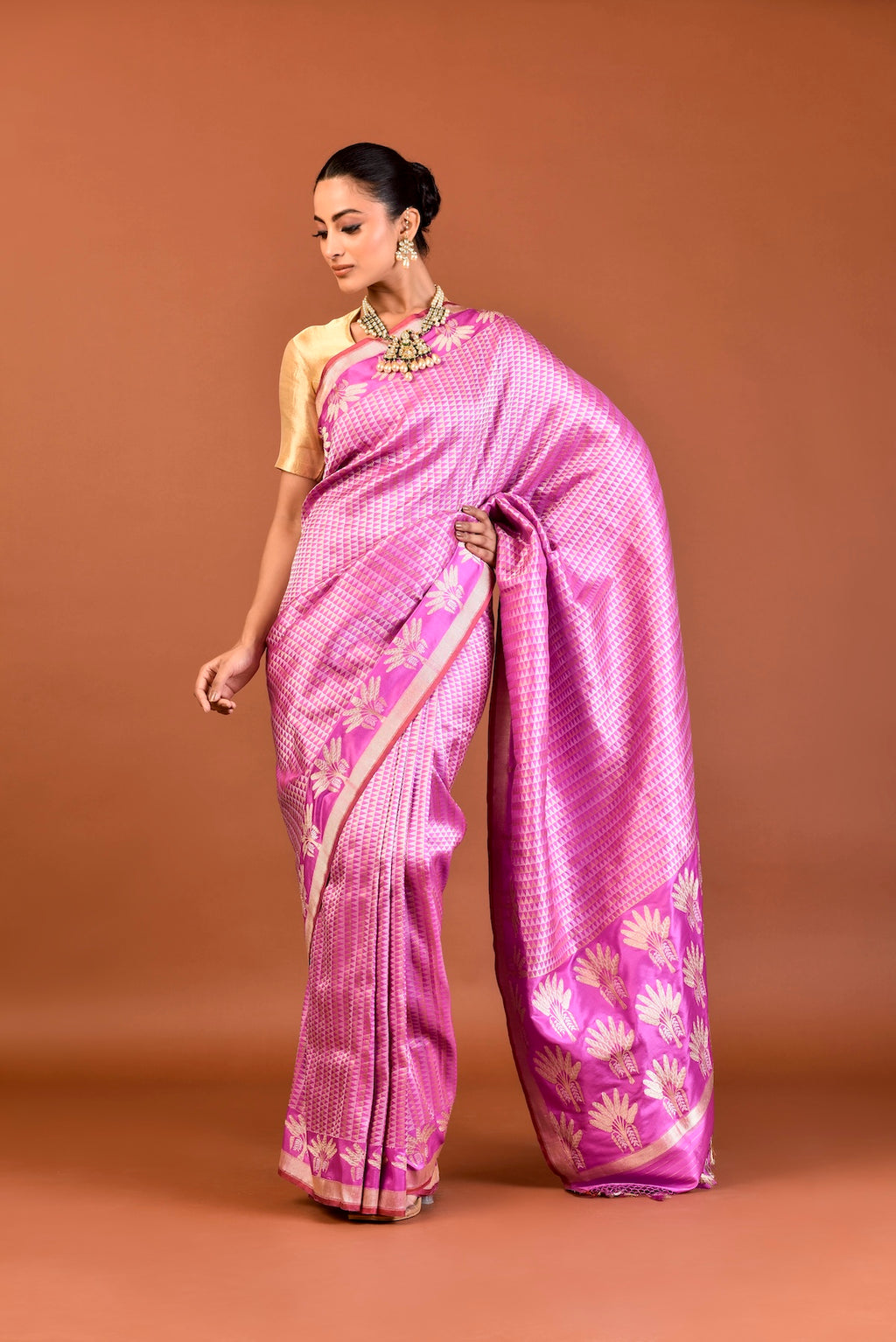 Banaras Katan Silk Banana Tree Palla Broder Triangle All-Over Saree - Magenta
