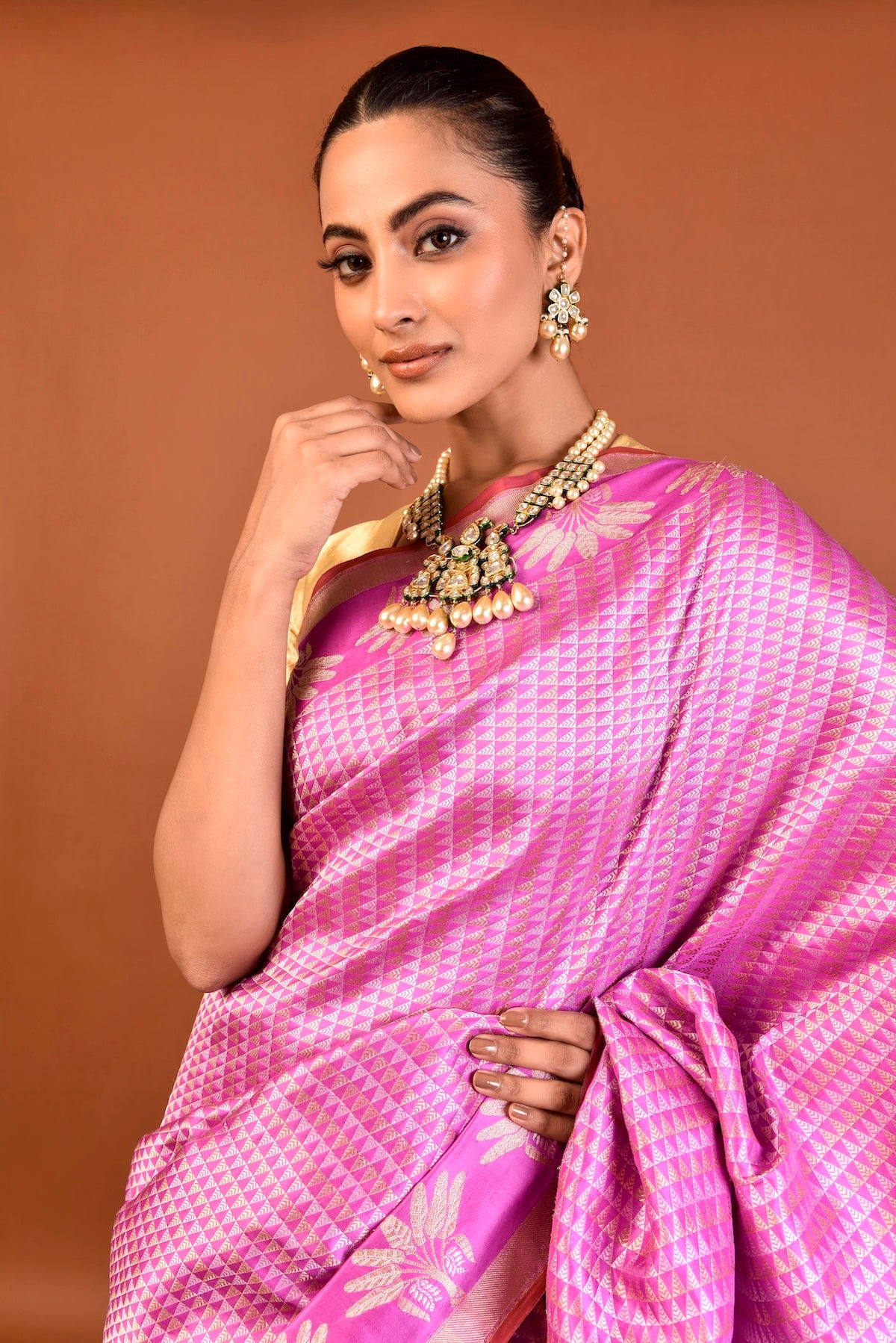 Banaras Katan Silk Banana Tree Palla Broder Triangle All-Over Saree - Magenta