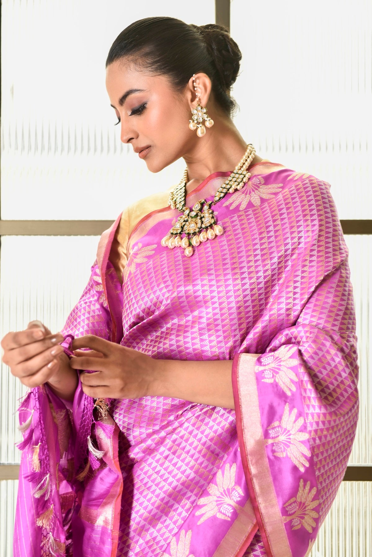 Banaras Katan Silk Banana Tree Palla Broder Triangle All-Over Saree - Magenta