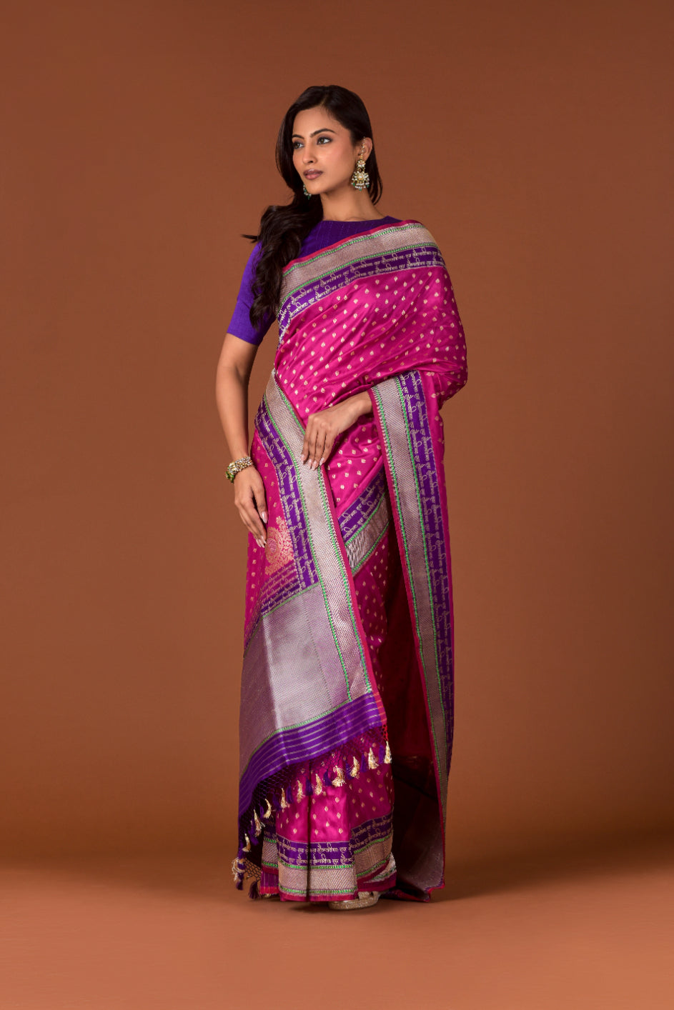 Banaras Katan Silk Saree – Rani Pink | Sada Saubhagyawati Bhav Script Border | Gold Booti Body with Paisley Pallu | Handwoven Banarasi Saree