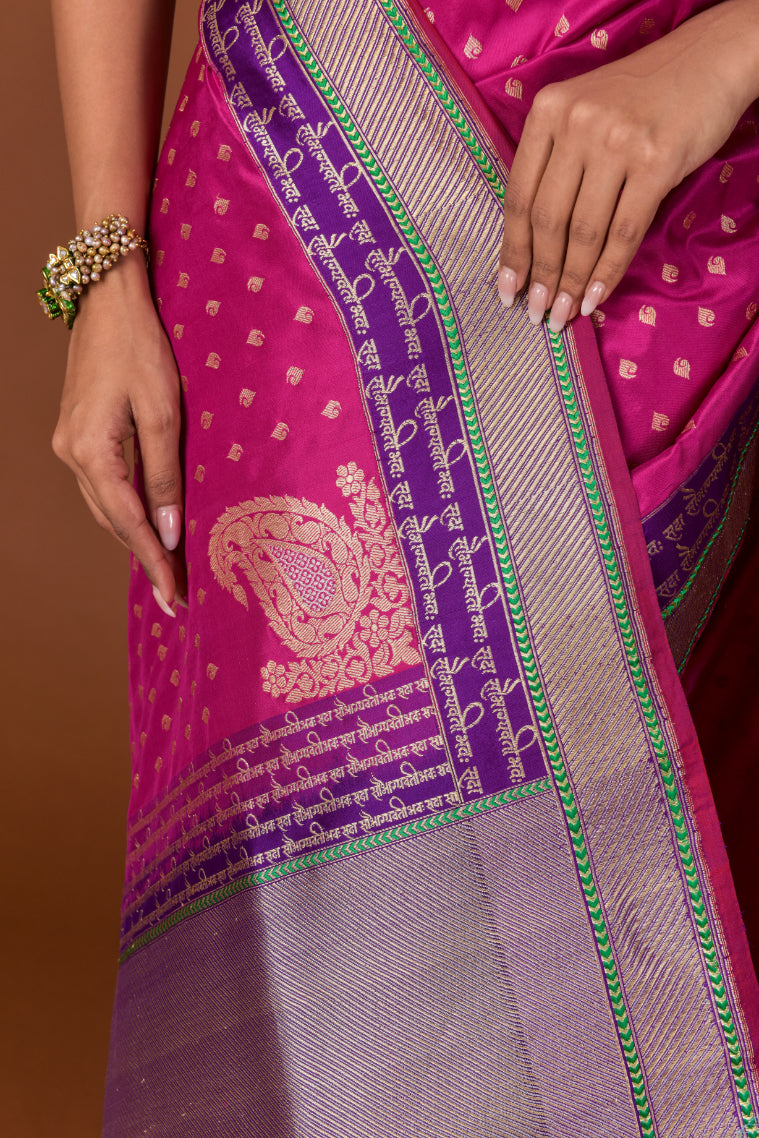 Banaras Katan Silk Saree – Rani Pink | Sada Saubhagyawati Bhav Script Border | Gold Booti Body with Paisley Pallu | Handwoven Banarasi Saree
