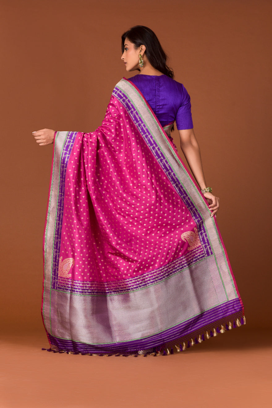Banaras Katan Silk Saree – Rani Pink | Sada Saubhagyawati Bhav Script Border | Gold Booti Body with Paisley Pallu | Handwoven Banarasi Saree