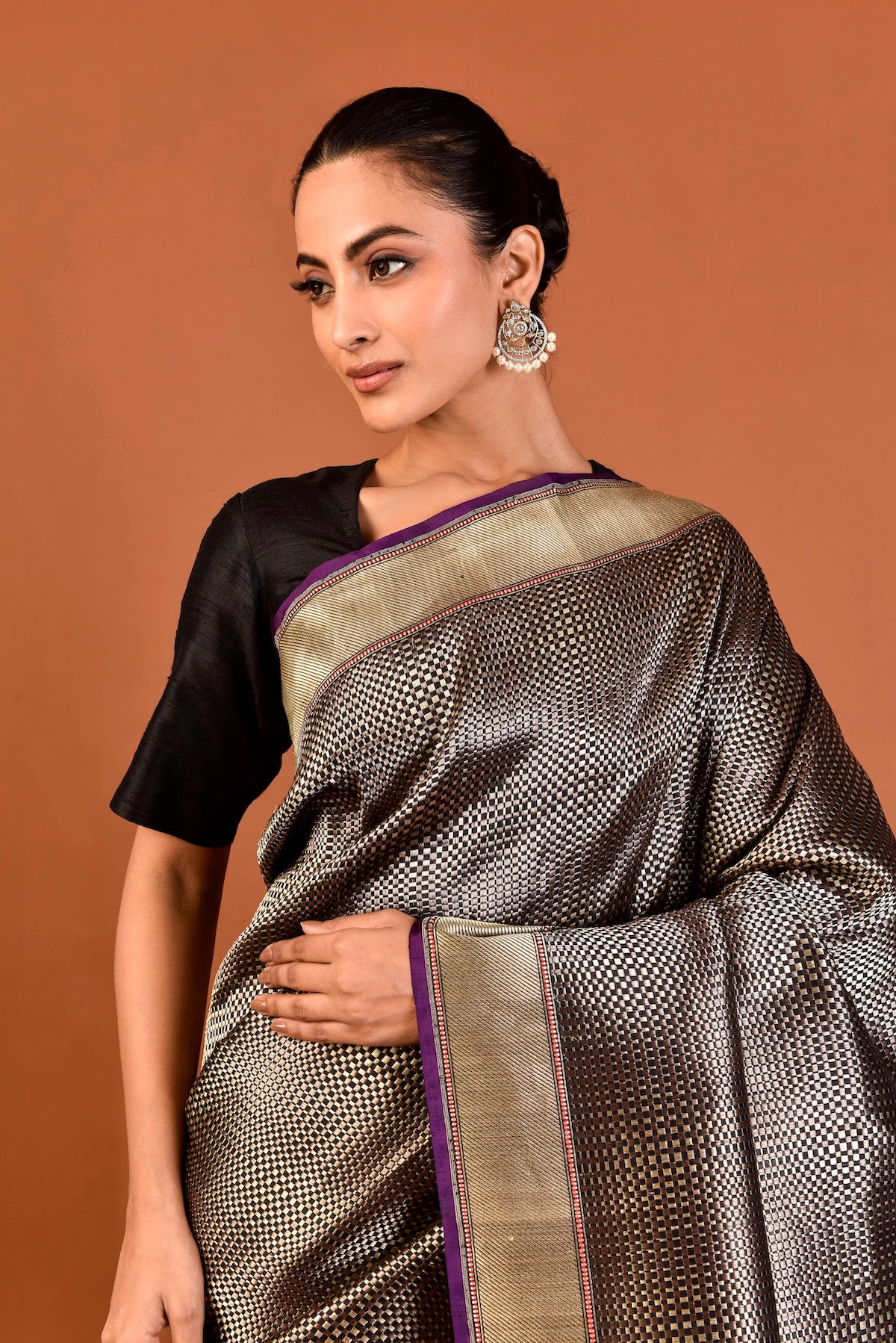 Banaras Silk Zari Char Khana Saree – Black