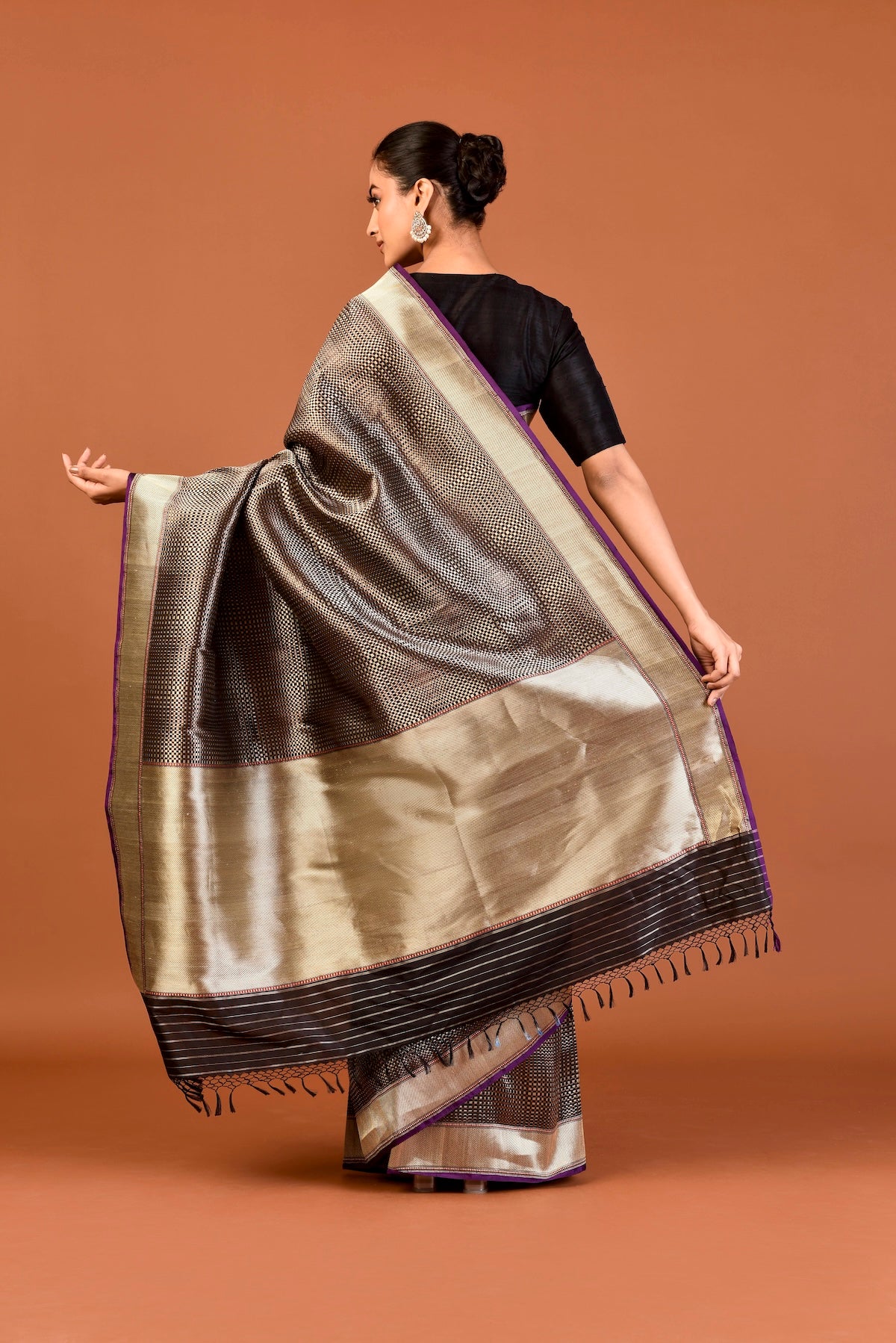 Banaras Silk Zari Char Khana Saree – Black