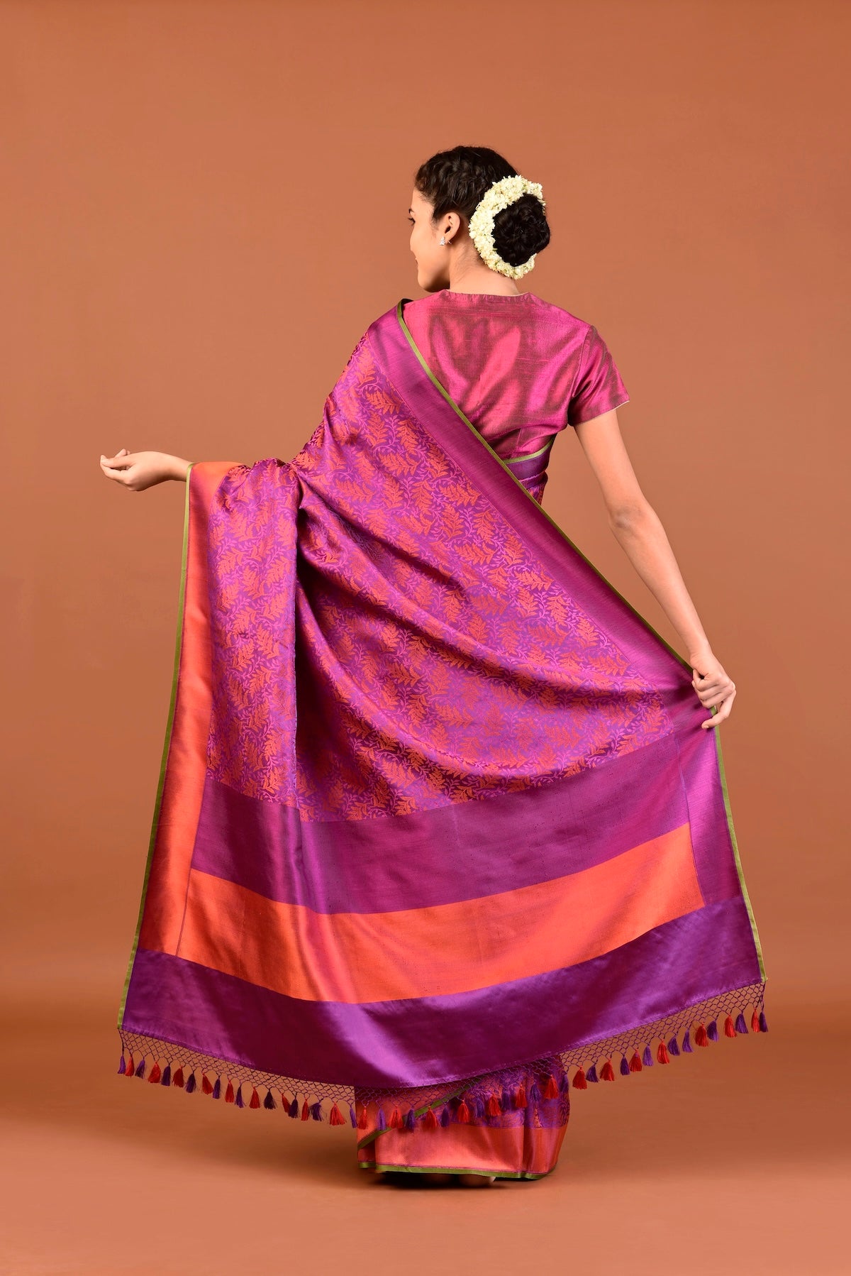 Banaras Silk Leaves Design Saree – Magenta