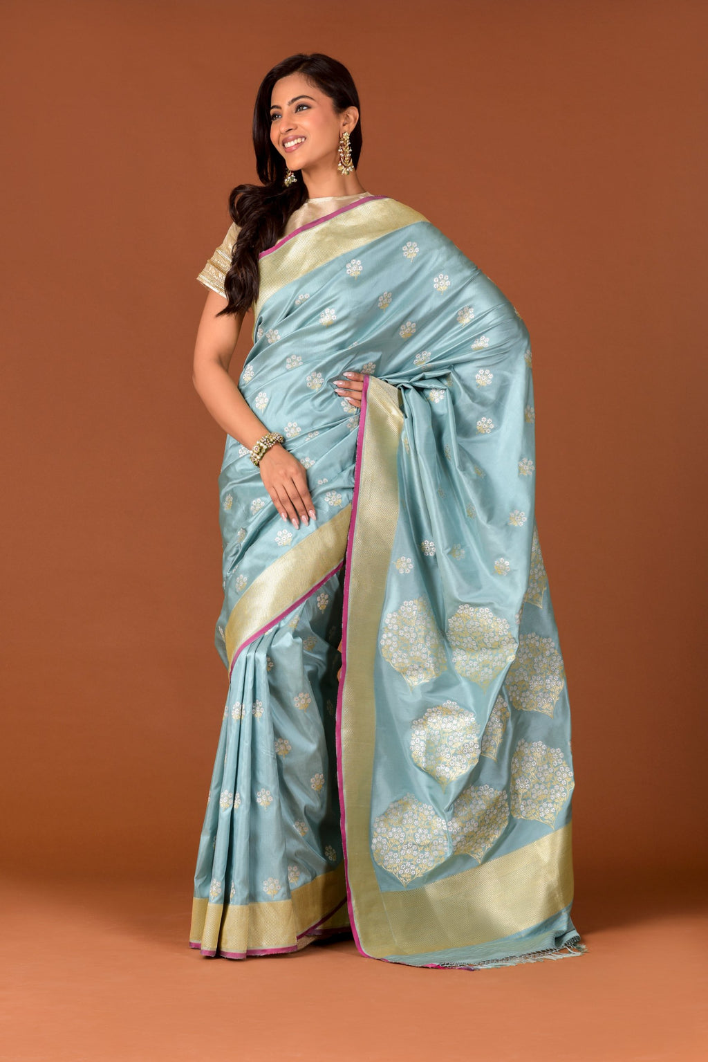 Banaras Katan Silk Saree – Sea Green | Scattered Mogra Butti & Large Floral Medallion Pallu | Lime Gold Zari Border | Handwoven Banarasi Festive Saree
