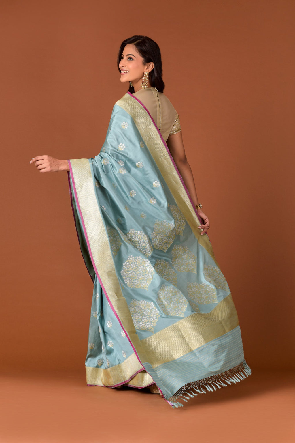 Banaras Katan Silk Saree – Sea Green | Scattered Mogra Butti & Large Floral Medallion Pallu | Lime Gold Zari Border | Handwoven Banarasi Festive Saree