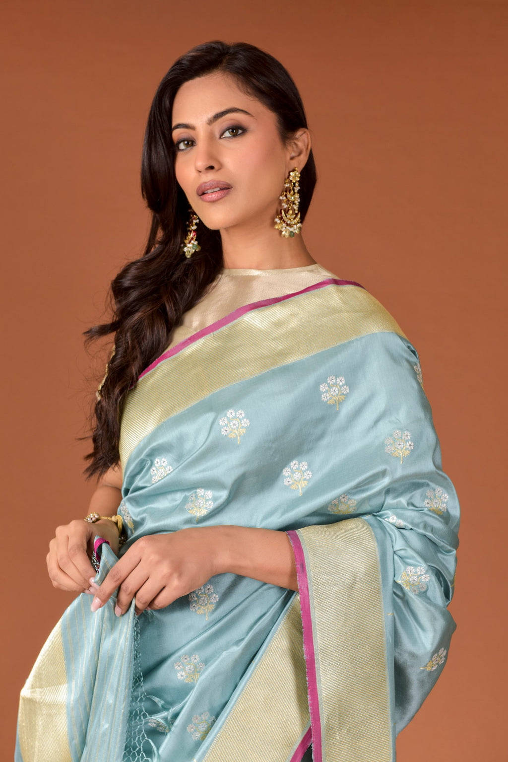 Banaras Katan Silk Saree – Sea Green | Scattered Mogra Butti & Large Floral Medallion Pallu | Lime Gold Zari Border | Handwoven Banarasi Festive Saree