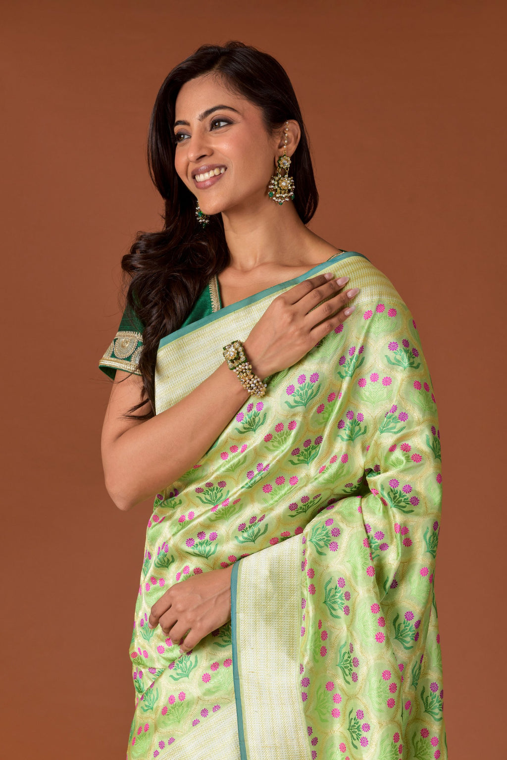 Banaras Katan Silk Saree – Pista Green | All-Over Bunch of Flowers Butti with Pink Berry Accents | Gold Tissue Zari Pallu | Handwoven Banarasi Festive Saree
