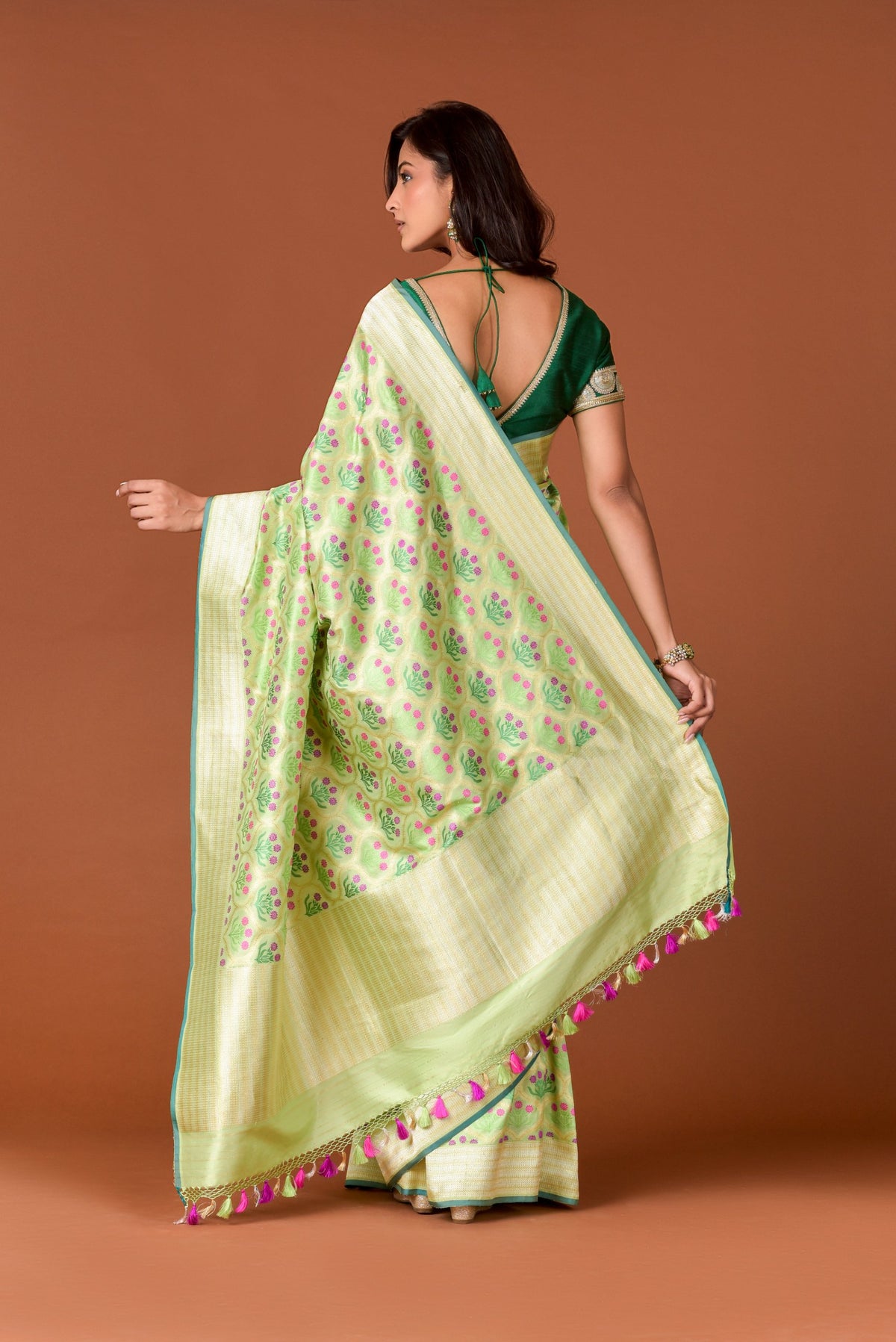 Banaras Katan Silk Saree – Pista Green | All-Over Bunch of Flowers Butti with Pink Berry Accents | Gold Tissue Zari Pallu | Handwoven Banarasi Festive Saree