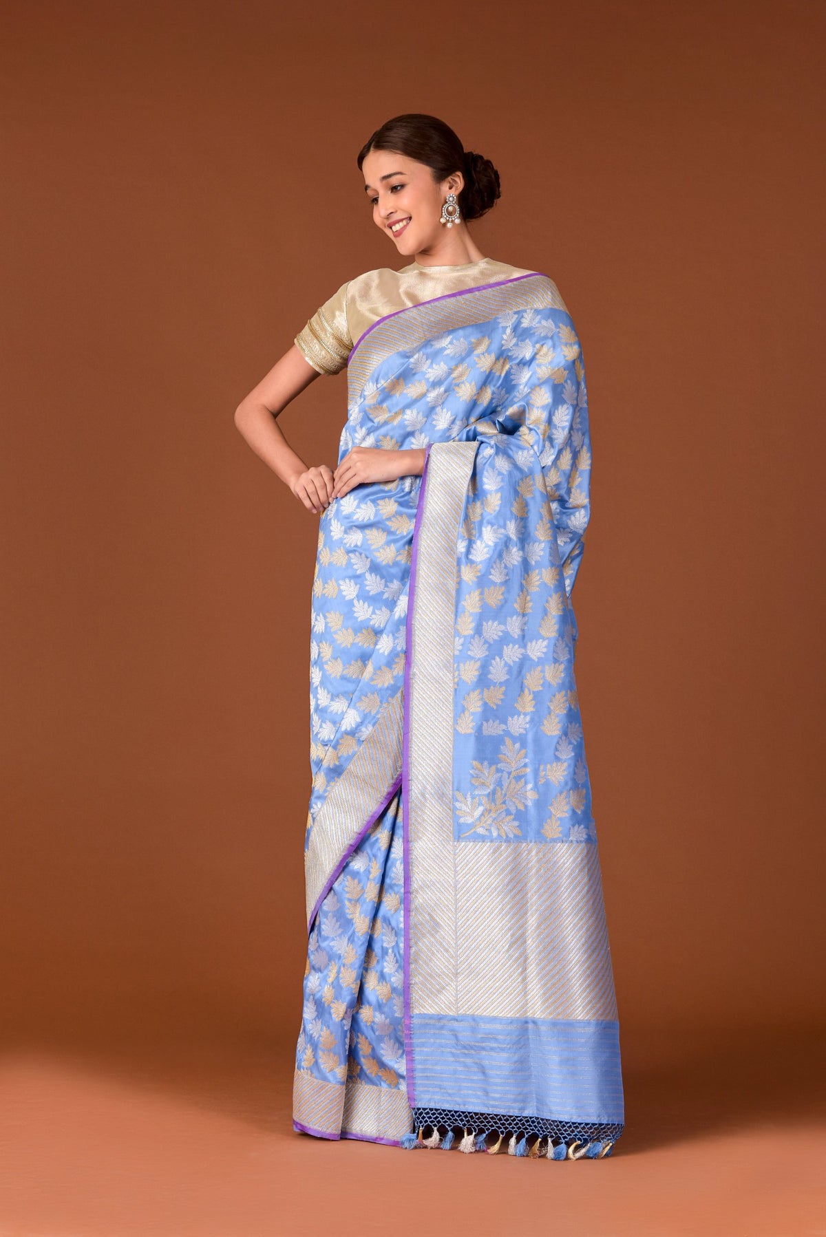 Banaras Katan Silk Saree – Cornflower Blue | All-Over Silver Gold Fern Leaf Butti | Chevron Zari Border & Pallu | Handwoven Banarasi Festive Saree