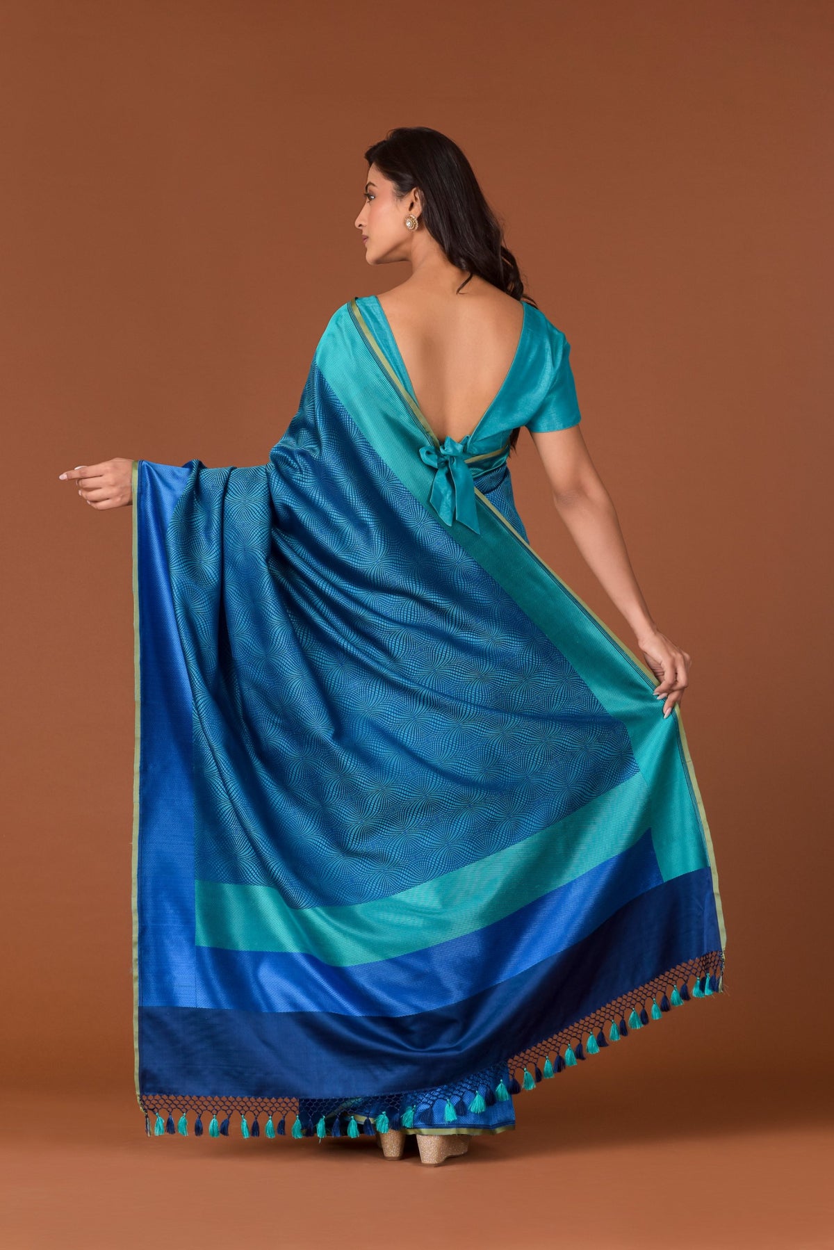 Banaras Satin Silk Saree – Teal & Cobalt Blue | All-Over Geometric Fan Weave Jaal | Colour-Block Pallu | Handwoven Banarasi Contemporary Saree