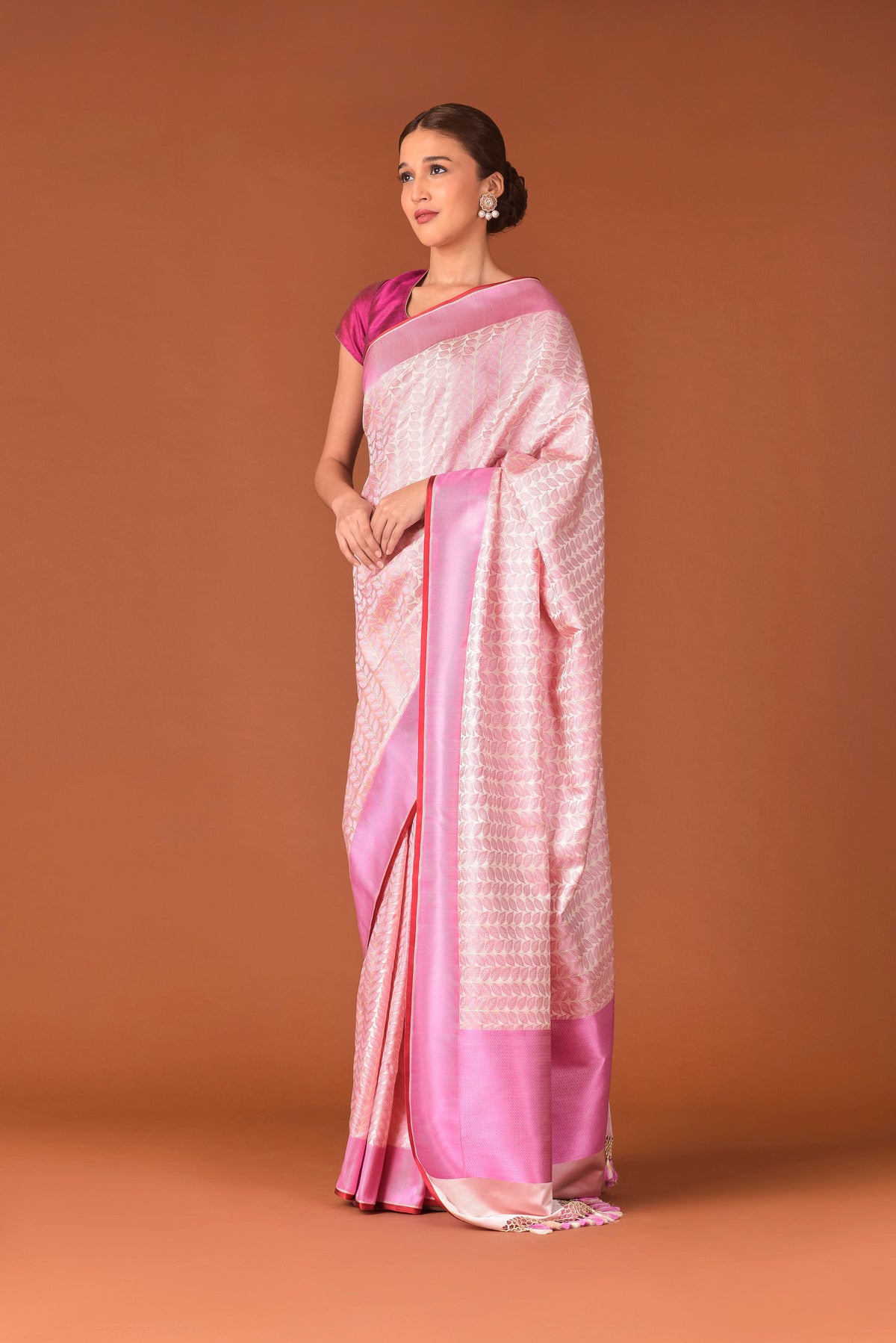Banaras Satin Silk Saree – Ivory | All-Over Chadi Leaf Jaal in Silver Resham | Candy Pink Satin Border & Pallu | Handwoven Banarasi Festive Saree