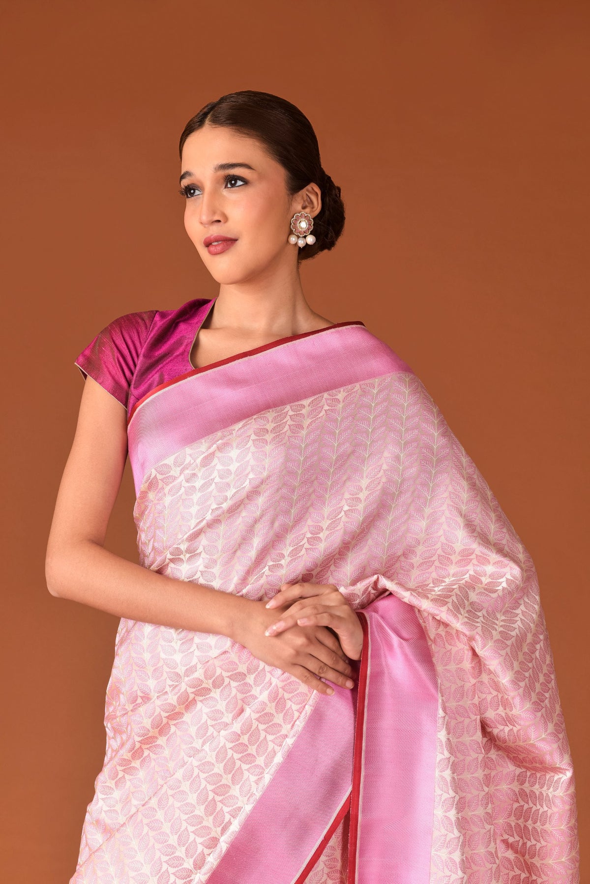 Banaras Satin Silk Saree – Ivory | All-Over Chadi Leaf Jaal in Silver Resham | Candy Pink Satin Border & Pallu | Handwoven Banarasi Festive Saree