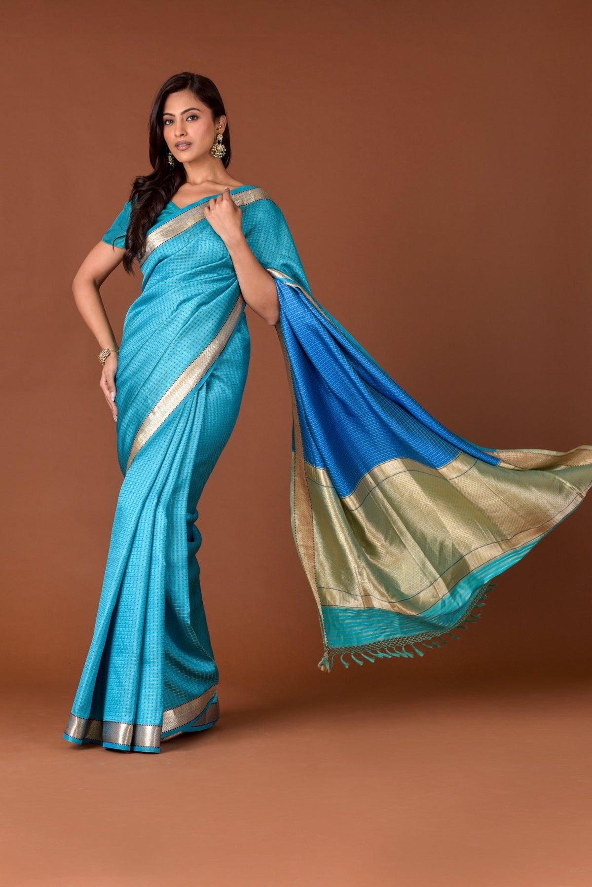 Banaras Katan Silk Dorukha Saree – Sky Blue & Electric Blue | Reversible Two-Face Weave | Fine Diamond Self-Weave Body | Lime Gold Zari Pallu | Handwoven Banarasi