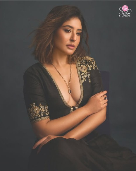 Black Kota Silk Temple Border Skirt Set with Dupion Rose Jaal Blouse (As Seen on Kritika Kamra)