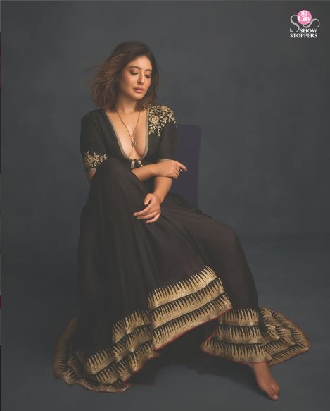 Black Kota Silk Temple Border Skirt Set with Dupion Rose Jaal Blouse (As Seen on Kritika Kamra)